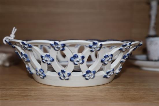 An 18th century Worcester blue and white chestnut basket diameter 18cm